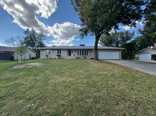 3816 Ridgewood Dr, Davenport, IA 52807