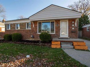 26536 Grant St, Saint Clair Shores, MI 48081