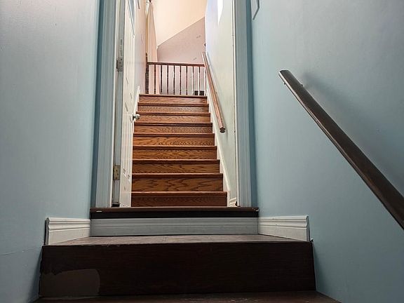 3rd image of 100 Essa Rd
