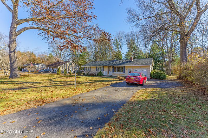 3rd image of 9 Vichy Drive