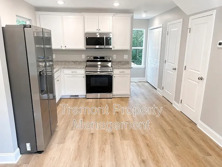 2708 E 21st St — Photo 2