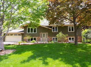 4322 Lodgepole Dr, Eagan, MN 55122