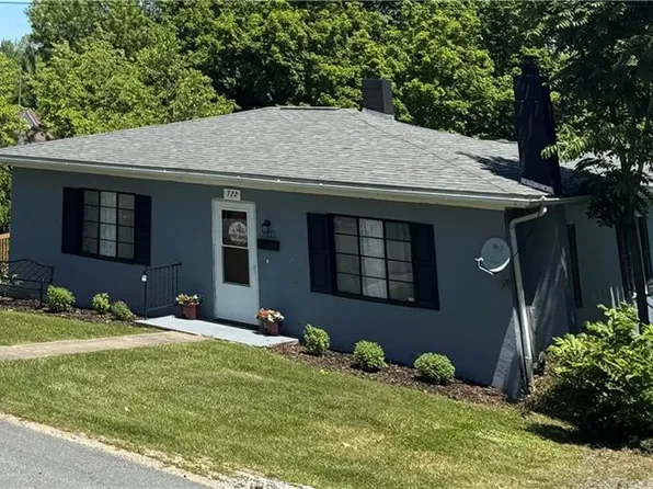 722 Maiden Ln, Mount Airy, NC 27030