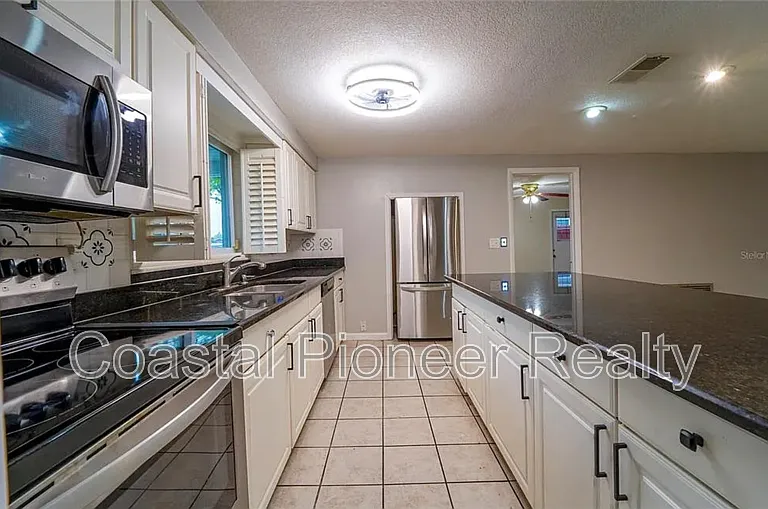 7713 Heather St — Photo 5