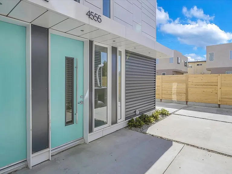 4553 Saturn St — Photo 3