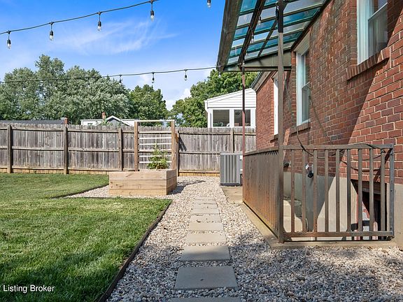 4th image of 1403 Hess Ln