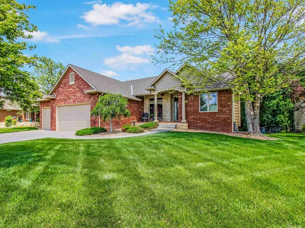 3914 N Lakecrest Cir, Wichita, KS 67205