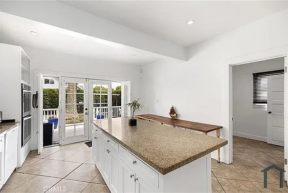 2754 Kenwood Ave — Photo 37