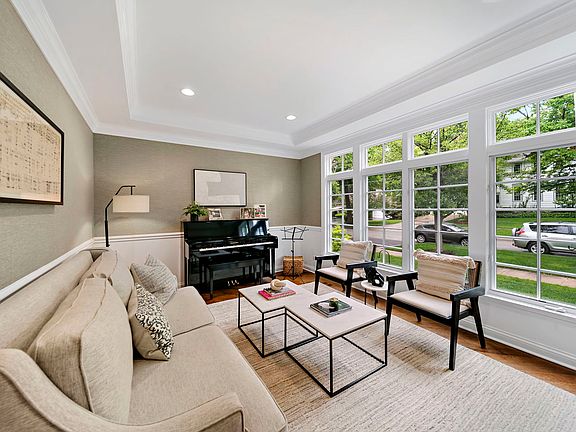 5th image of 220 Wentworth Ave