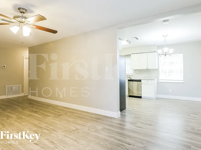 2740 SW 7th St — Photo 5