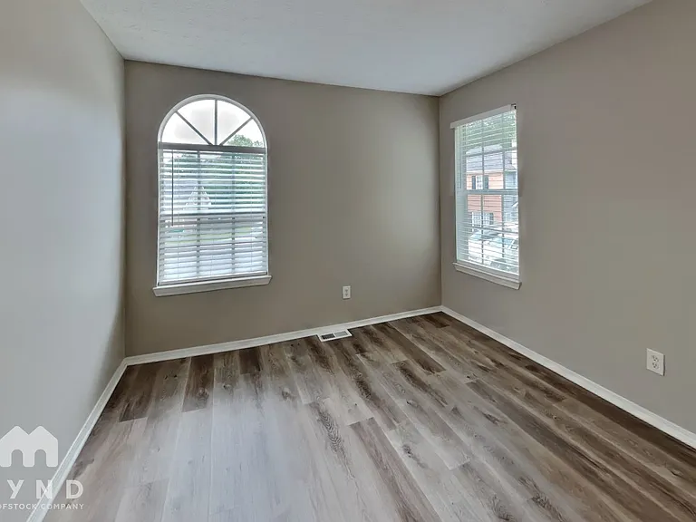 2933 Riverwalk Cv — Photo 14