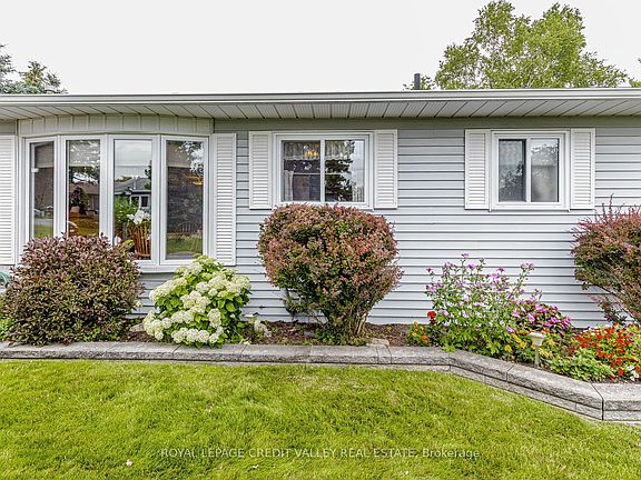4th image of 118 Tecumseth Pines Dr