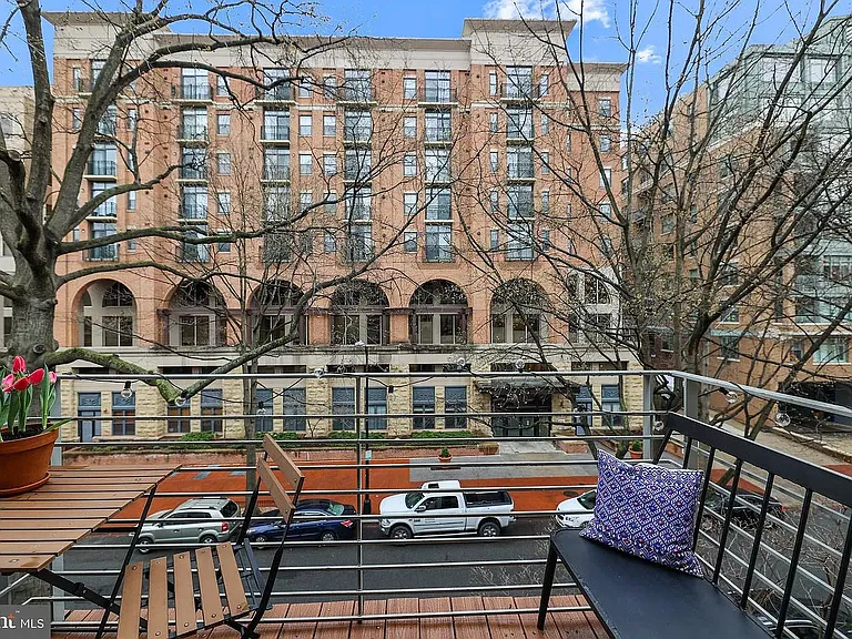1124 25th St NW #201 — Photo 14