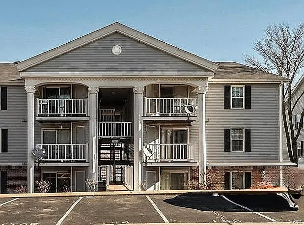 1231 Creve Coeur Crossing Ln #B — Photo 1