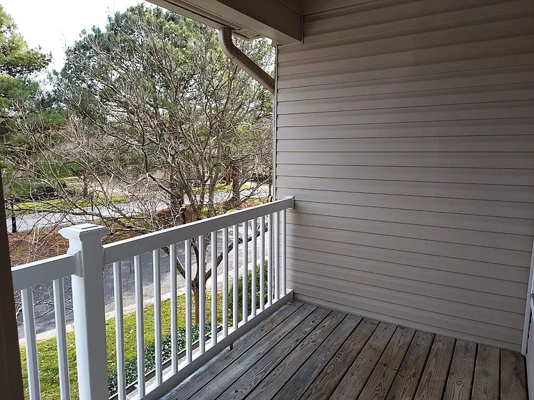 1061 Grand Oak Ln — Photo 12