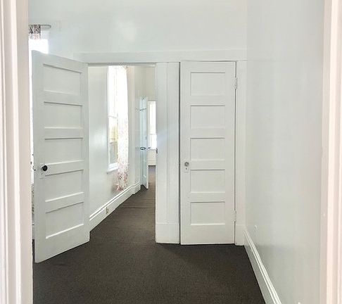 5th image of 137 Bernard St #A