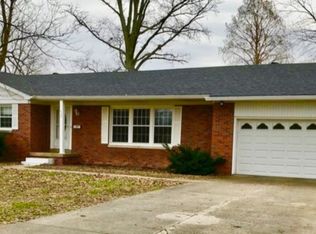 422 Montgomery Cir, Carmi, IL 62821