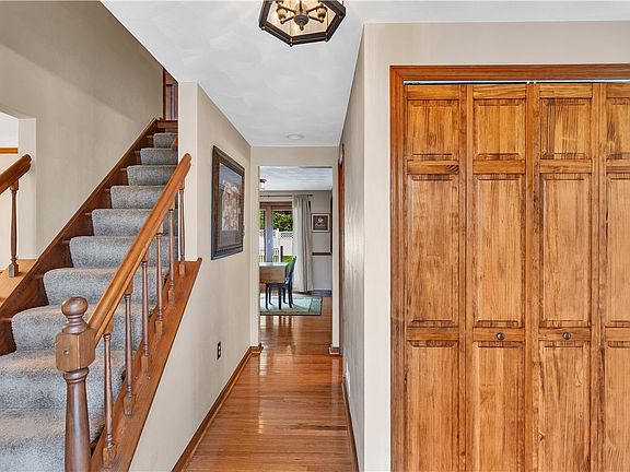 5th image of 301 Dogwood Dr