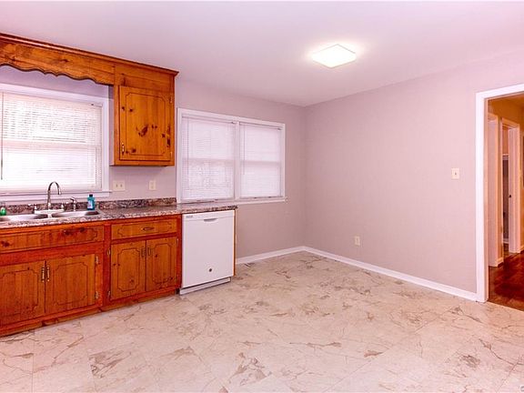 5th image of 3941 Lee Blvd