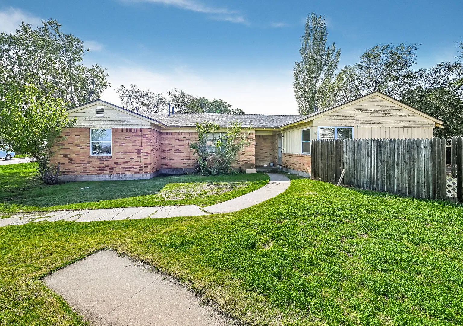 2810 Duncan Dr — Photo 2