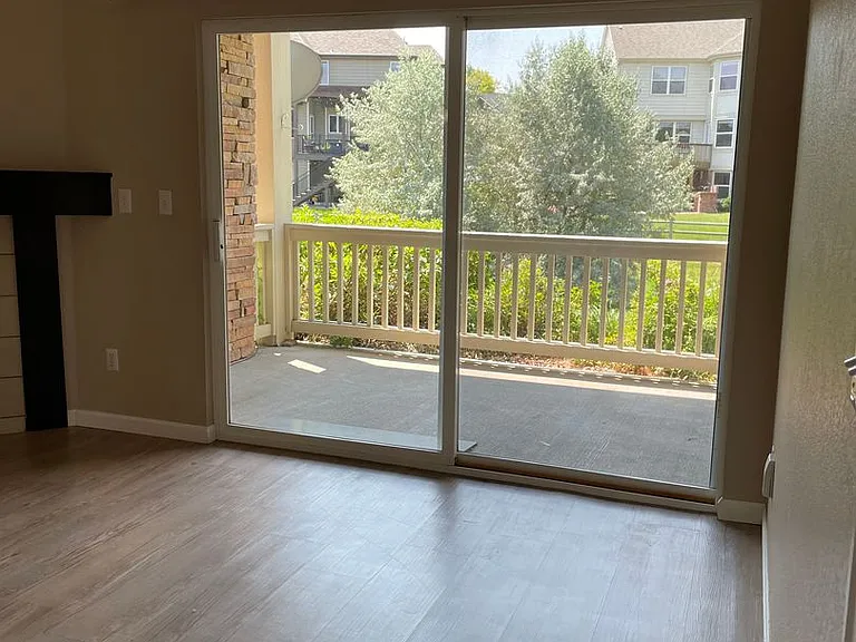 5225 White Willow Dr #J130 — Photo 6