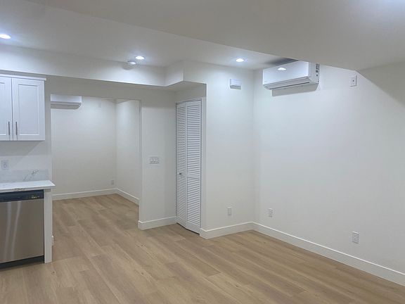 4th image of 1534 S Shenandoah St #21