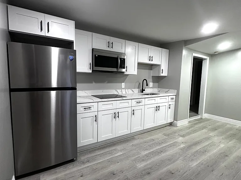 3306 W La Salle St #4 — Photo 4
