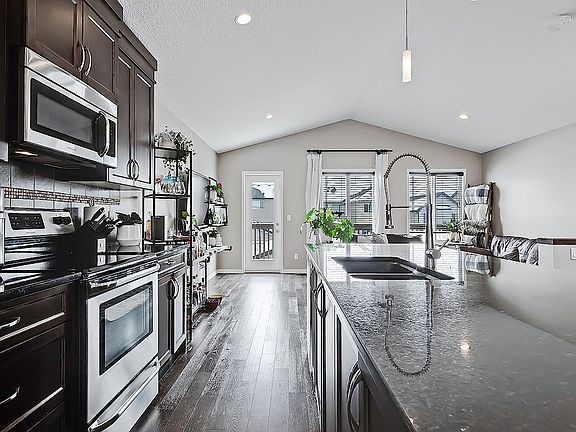 4th image of 2115 New Brighton Park SE