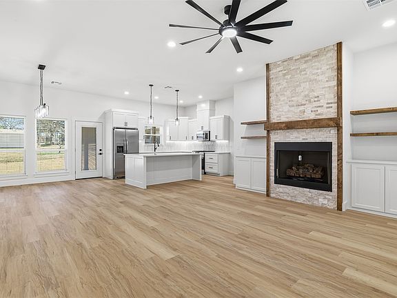 3rd image of 1906 Boxer Ln