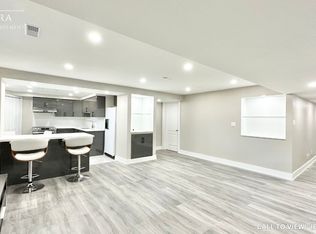 523 Feathergrass Cres #2, Mississauga, ON L4Z3Y7