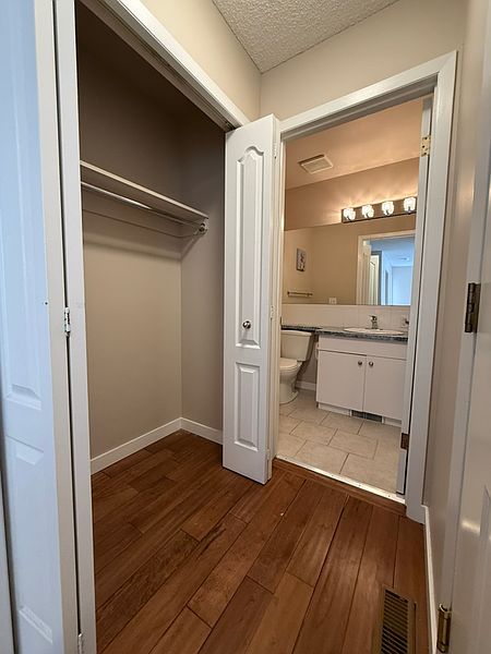 Calgary Townhouse for rent - 3 Bedrooms — photo 11