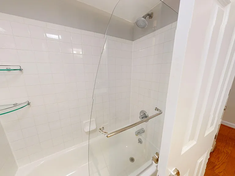 1833 California St NW #101 — Photo 13