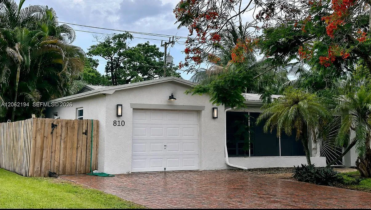 Dania Tropical Estates — Photo 2