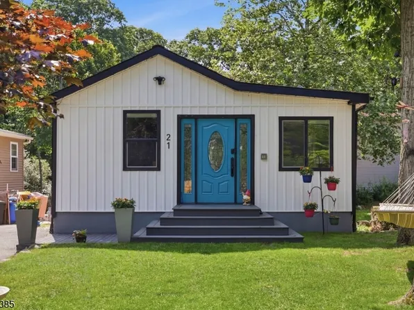 21 Bucknell Way, Hopatcong Boro, NJ 07843