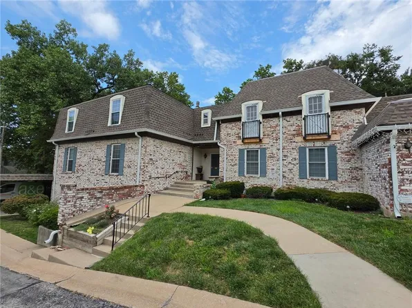 5716 Metcalf Ct, Overland Park, KS 66202
