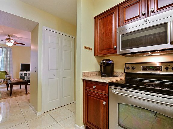 5th image of 6039 N River Run Dr