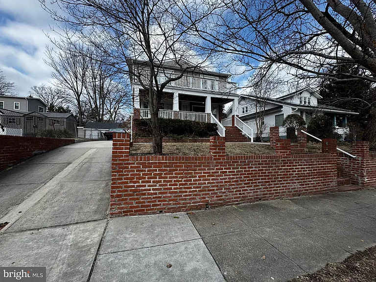 513 Whittier St NW — Photo 2