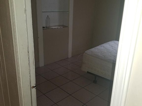 4th image of 3908 Oxford Ave #B