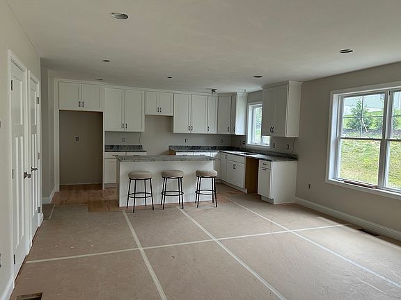 5th image of 12 Juliana Ave
