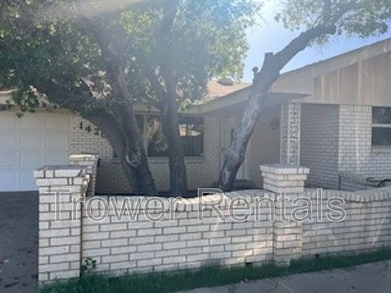 3 bed, 2.0 bath, 1747 sqft, $2,000 — Photo 4