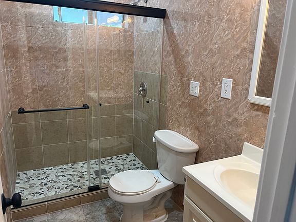 5th image of 6138 Satsuma Ave