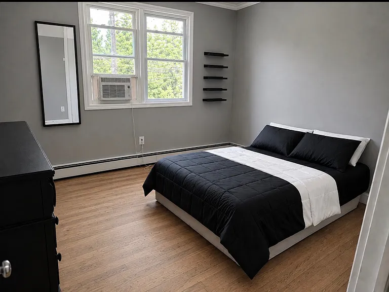 Greystone Ter — Photo 1
