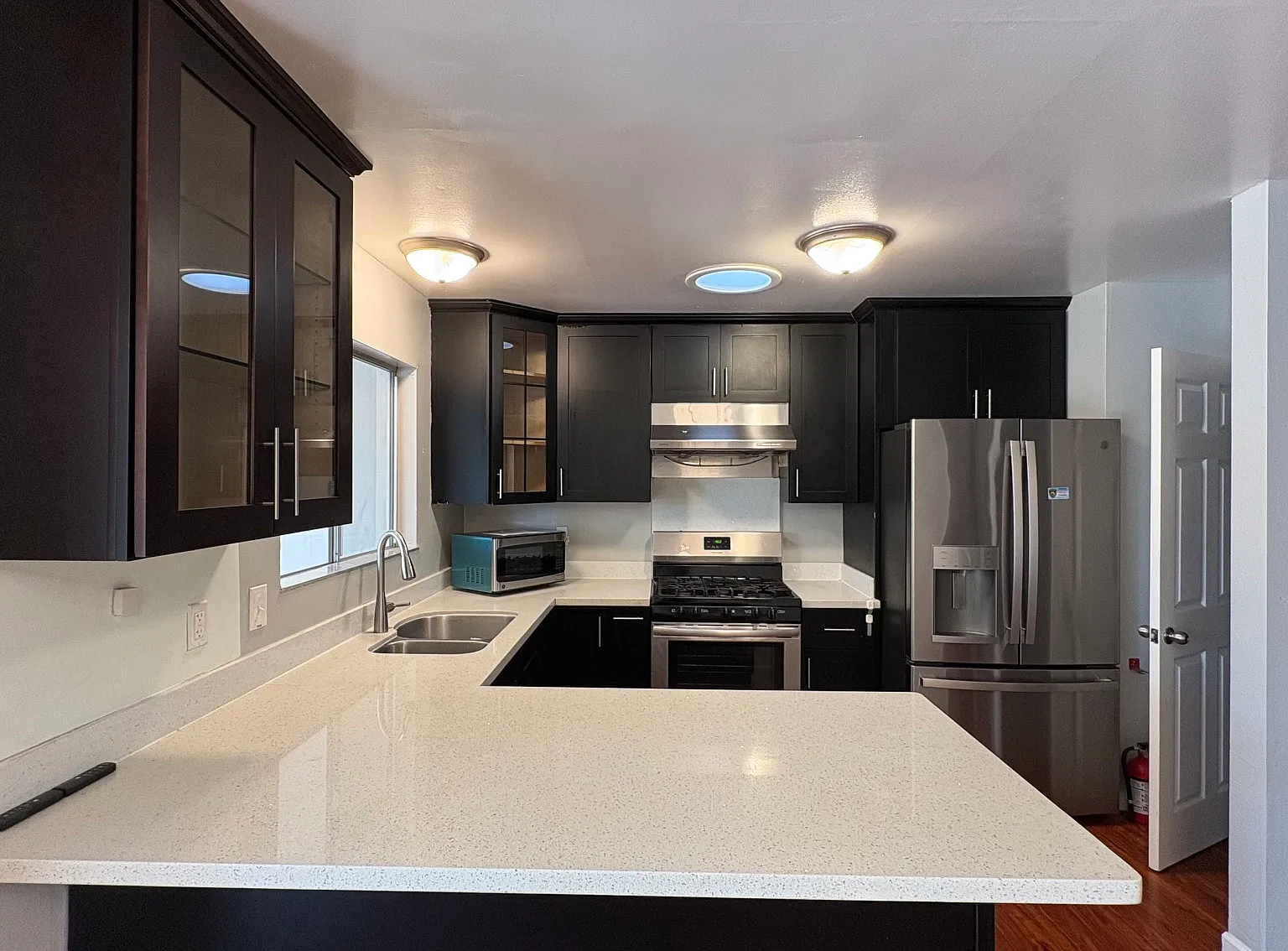 5 bed, 1588 sqft, $4,500 — Photo 2