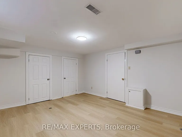 187 Cassandra Blvd — Photo 34