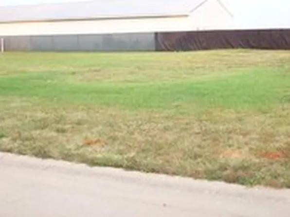 104 Jones Blvd, Tuscola, IL 61953