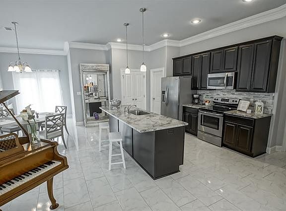 3rd image of 109 S Pin Oak Dr