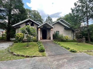 901 Oaklawn Dr, Vestavia Hills, AL 35216