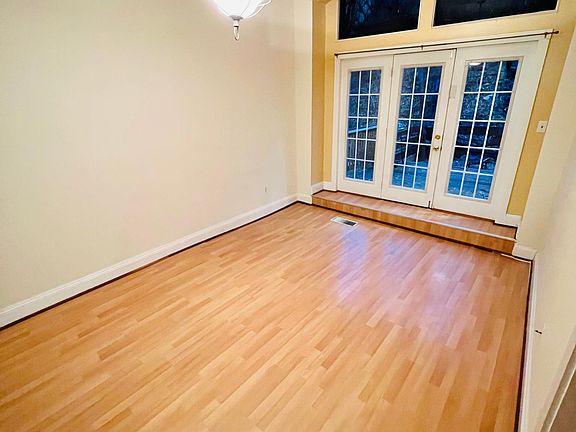2nd image of 2142 Saint James Ave #2