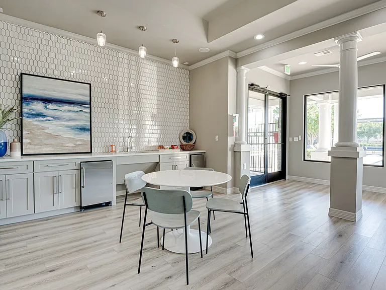 Highland Luxury Living — Photo 36