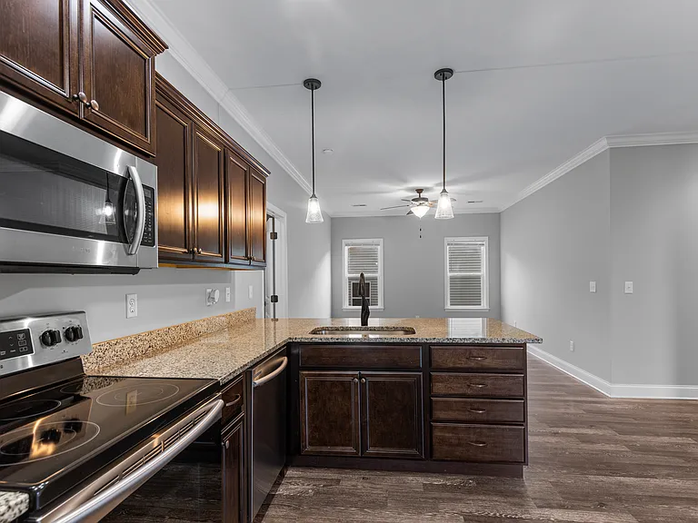 1610 Southern Heights Cir SE — Photo 4